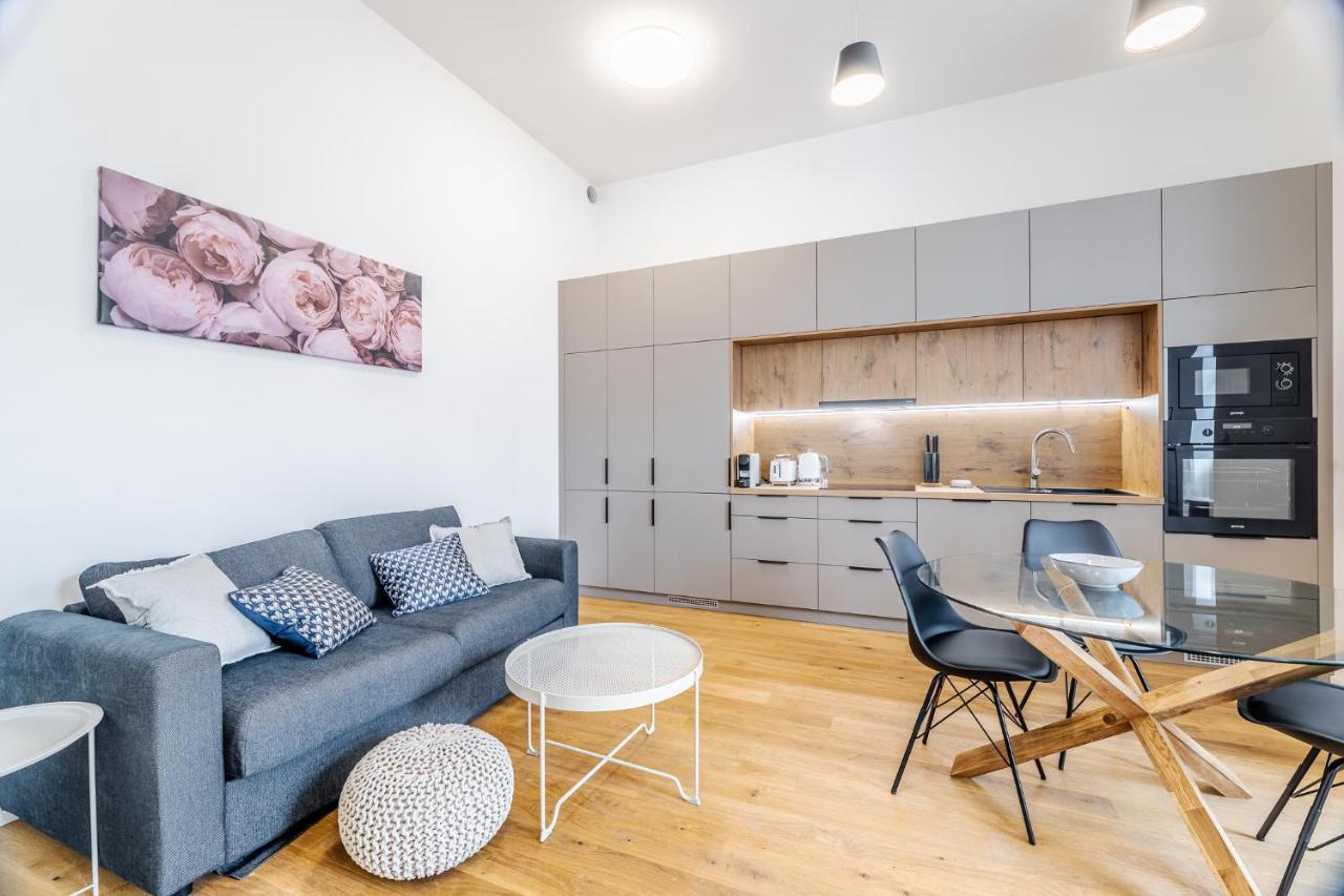 Elegant Apartments Located In The Centre Of براغ المظهر الخارجي الصورة