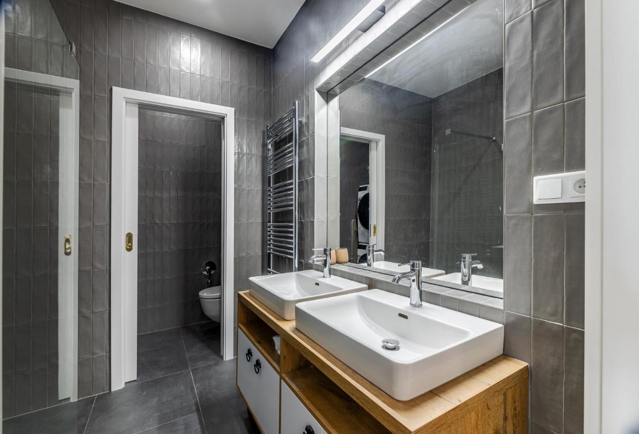 Elegant Apartments Located In The Centre Of براغ المظهر الخارجي الصورة
